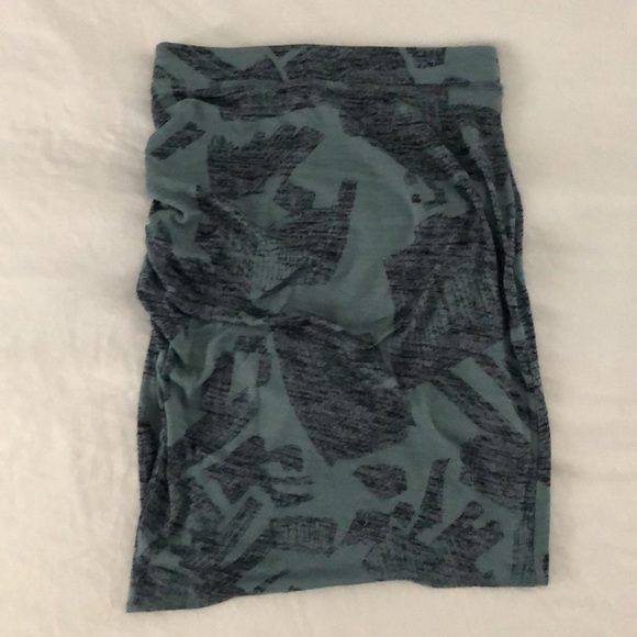 Aritzia ruched skirt size medium - Picture 5 of 6